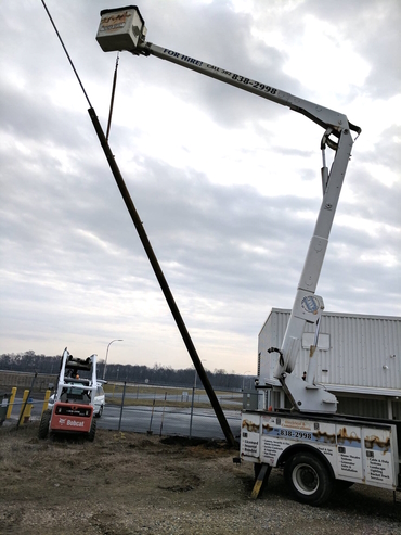 pole-going-up